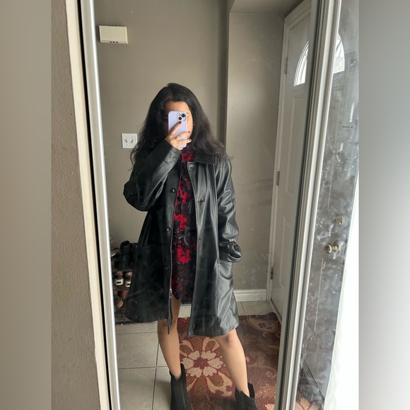 Black Long Women’s Leather Trenchcoat Jacket - Picture 9 of 12